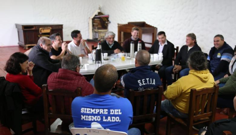 El ministro de Trabajo bonaerense se reunió con intendentes y gremios de Carmen de Areco y Colón