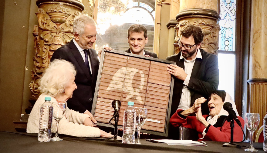 La Plata homenajeó a las Madres de Plaza de Mayo a 48 años de su lucha incansable